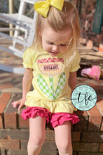 Load image into Gallery viewer, {Spring Flower} applique tee